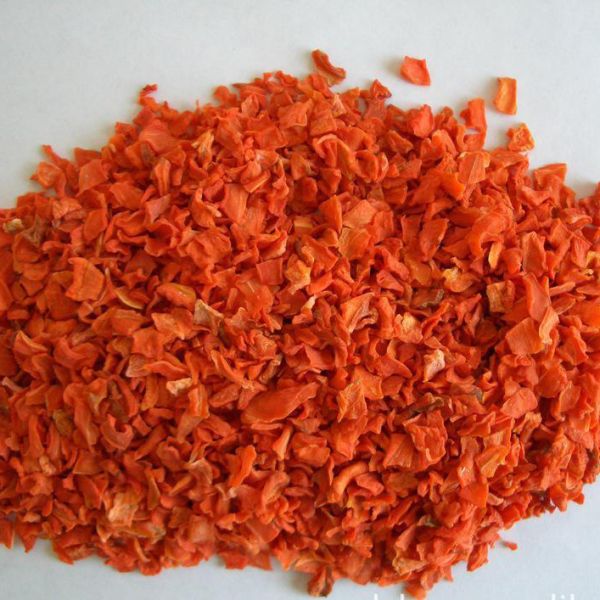 100% Natural Dehydrated Carrot Cubes 10*10*3mm with Max 7% Moisture for Soups and Ready Meals
