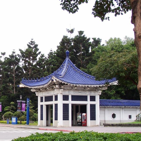 Черепицы кладбища стиля традиционного китайского голубые застекленные