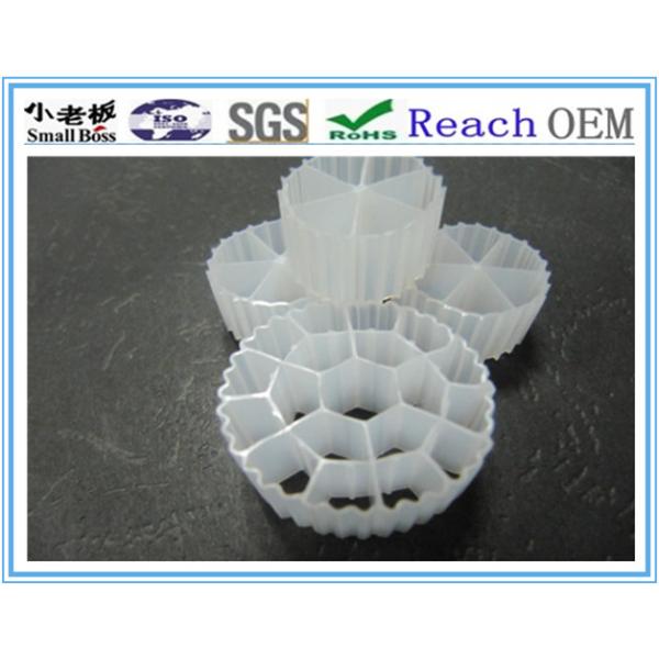 Medios de filtro del material MBBR del FDA Safty para el color blanco industrial municipal del tratamiento de aguas residuales