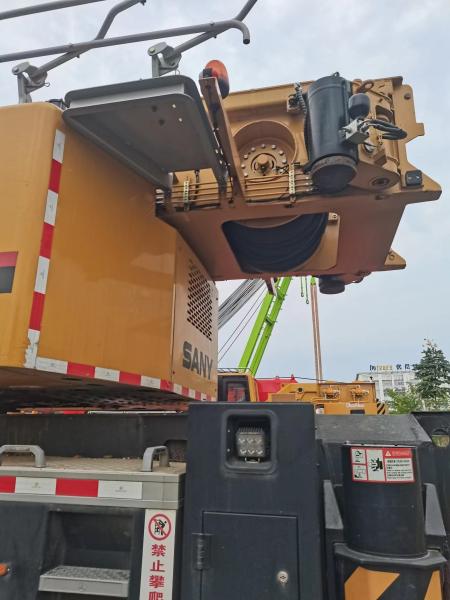 300 tonnes S Toute grue montée sur camion 2022 SAC3000C8 Grue à cinq bras Jib en bon état