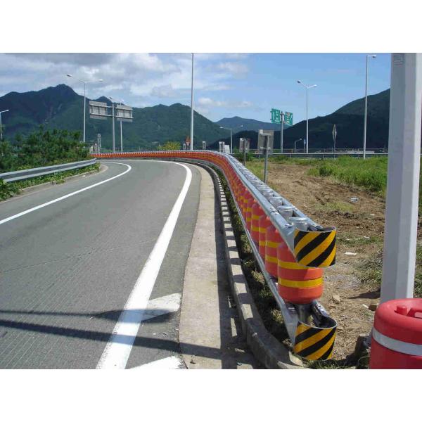 2.5m Post Spacing Rolling Guardrail Barrier 1.2m Height 2.5mm Panel Thickness