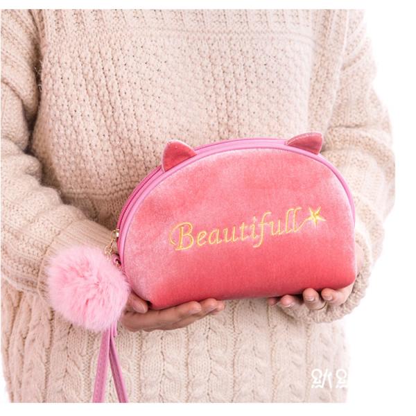 Web celebrity small portable cute girl instagram style super fire goods large capacity plush makeup bags