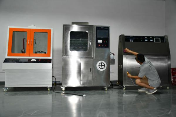 Alta tensão de ASTM D2303 que segue o equipamento de teste plástico do índice