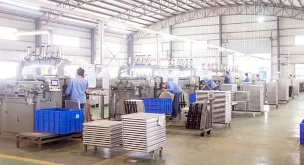 Volkswange Car Radiator for SKODA OCTAVIA ' 96 - / GOLF 4 ' 97 - / BORA ' 99 - MT