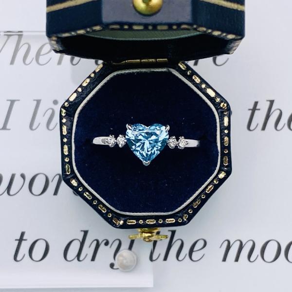 Лаборатория ювелирных изделий диаманта лаборатории сердца создала голубое кольцо с бриллиантом VS2-VVS1