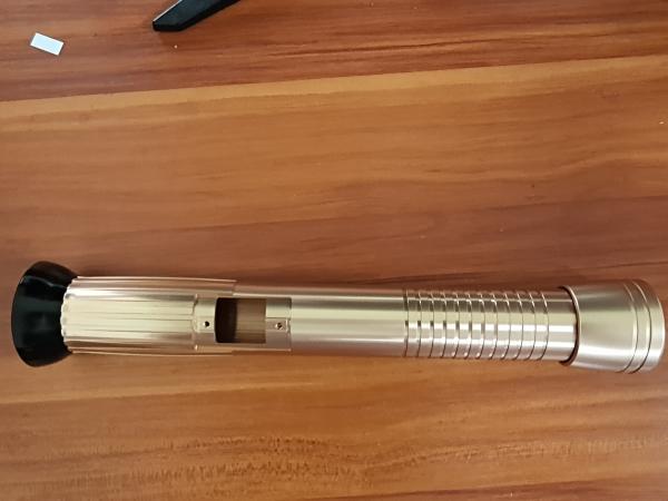 O CNC de alumínio da lanterna elétrica do GV girou a anodização colorida das peças