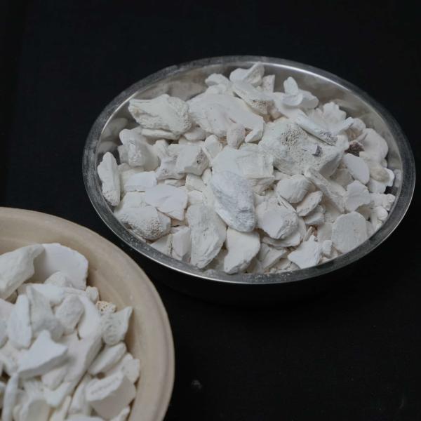 Calcined Animal Bone Ash With A Maximum Loss On Ignition Of 5% And A Minimum Bulk Density Of 0.5 G/Cm³.