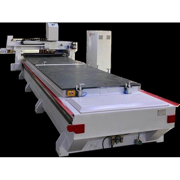 コンピューター制御ソファーの副木CNCの副木の切断のルーター機械。