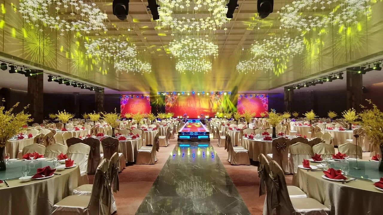BlueShine CP Series Creative LED Cabinet Display 4000 - 5000+ Nits High Brightness