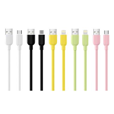 Cable à données en silicone personnalisé 1M 5V 2A / 3A câble de transfert USB haute vitesse