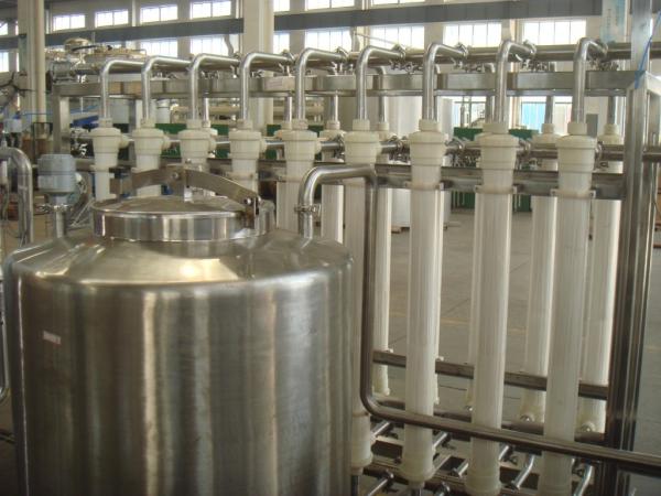 Sistema de equipamentos de tratamento de água de ultrafiltração (UF) para o processamento de água mineral