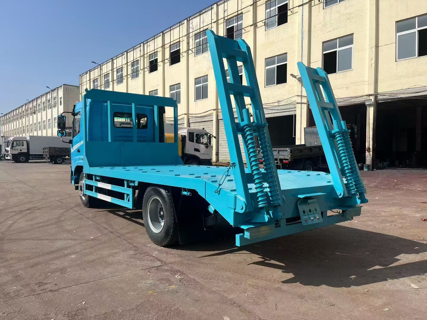 DONGFENG 4x2 Diesel Flatbed Truck Emission Compliant Platform Truck for Heavy Equipment Transport