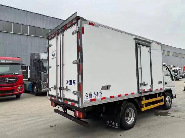 4x2 JMC 16-18CBM Freezor Van Fruits Vegetables Milk Delivery Mobile Refrigerator Truck with 1-10T Capacity in Ghana Market