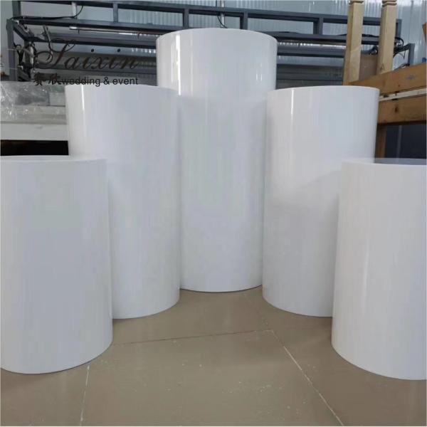 Fábrica por atacado quadrado lado de ouro colunas de pedestal acrílico branco para evento de casamento