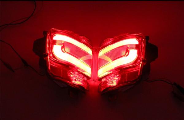 O amortecedor vermelho do TOYOTA LAND CRUISER montou luzes do diodo emissor de luz