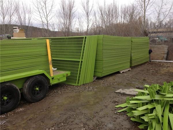 Powder coated Weld mesh 2x4x8ga wire temporary construction fence 6'x9.5' outer tubing 50mm*50mm*1.5mm brace 30mm*30mm