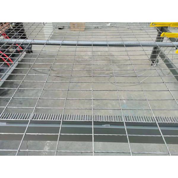 El tamaño 50-200m m del agujero de la anchura 2500m m soldó con autógena el alambre Mesh Machine