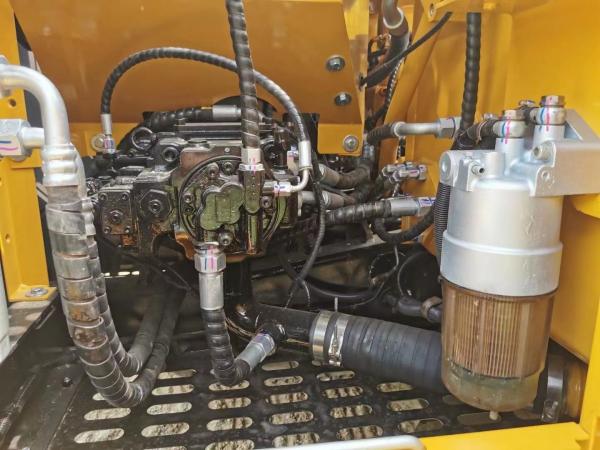 ISUZU Engine Used SANY SY135C Excavator with Low Working Hours and High Work Efficiency