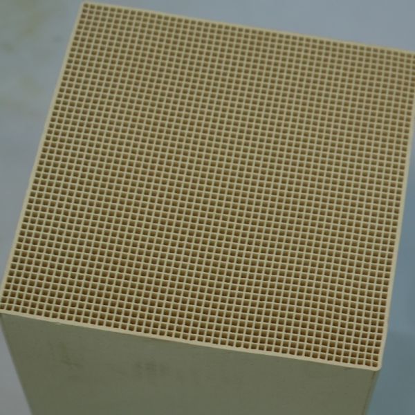 Sintering Resistant and Transition Metal Oxide VOCs Catalyst for High-Concentration Exhaust Spikes
