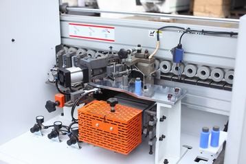 PVC Base Kitchen Wood Edge Banding Machine Without Pre Milling Corner Rounding 8.8KW