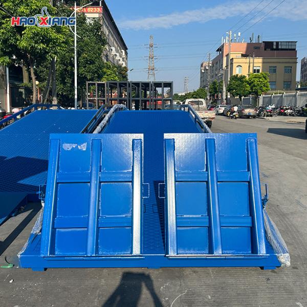 Warehouse Loading Ramp For Forklifts 12 Ton Heavy Duty Anti-Slip Diamond Surface Mobile Design