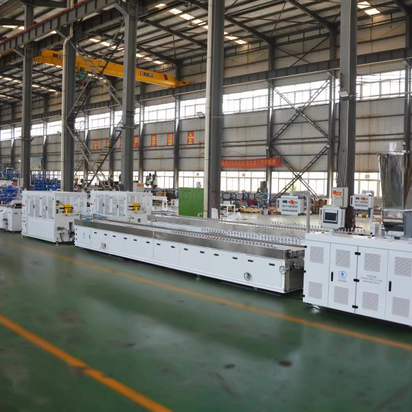 Prix abordable de coût hautement efficace PVC UPVC WPC machine d'extrusion de profilé de fenêtre en plastique machine de fabrication de profilé de cadre de porte