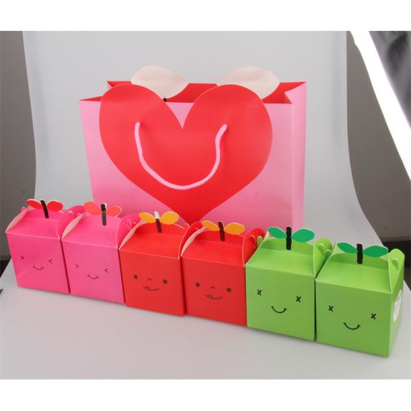 L'emballage alimentaire de cadeau de gâteau enferme dans une boîte la boîte réutilisée de pliage de petit gâteau de nourriture avec la poignée