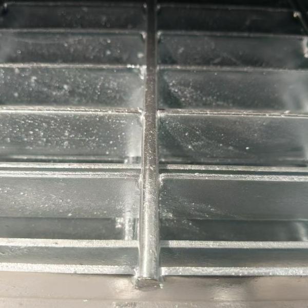 Chemical-Resistant Steel Grating: Suitable for Use in Aggressive Environments