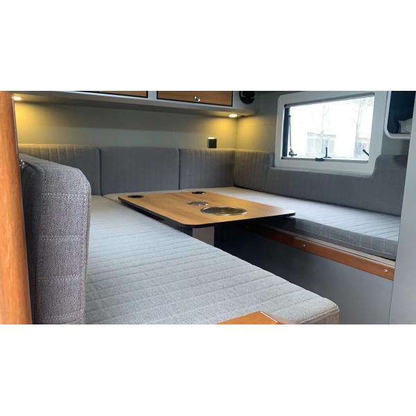 Белое небольшое со спален каравана 1500kg 2 туриста дороги для на открытом воздухе путешествовать семьи