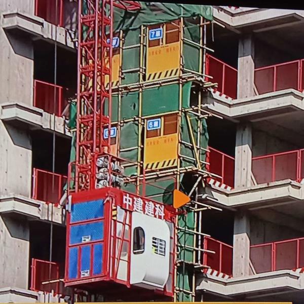 SC100 Construction Machinery Red High Speed Variable Frequency Intelligent Freight Elevator Construction Elevator