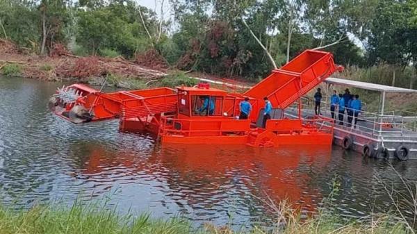 Aquatic Weed Harvester 5 CBM Hopper 75kw Engine