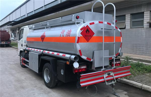 Dongfeng 6000 do combustível litros de caminhão do reabastecimento com bomba de óleo e arma do enchimento