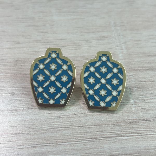 Black Cat with Flowers Enamel Pin, Cute Cat & Sunflower Lapel Pin, Kawaii Cat Lover Collectible Badge