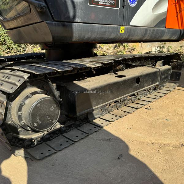 Excavateur HITACHI ZX70 de 7 tonnes d'occasion avec peu de temps de travail et en bon état