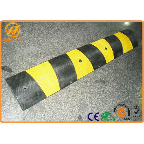 Reflective Prefabricated Speed Bumps for Parking lot / Road Safety 1830*300*60 mm