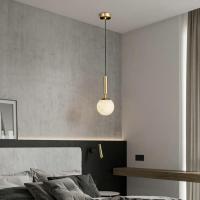 Éclairage d'hôtel moderne nordique Lumière de lustre de cuivre de cuivre Lampe à boules de verre blanche Lumière suspendue à LED