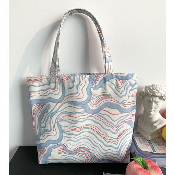 Weekend Getaway Essential Custom Logo Quilted Handbag with Inside Pockets and Style