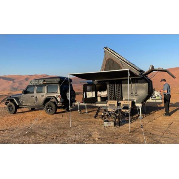 Les remorques de campeur adaptées aux besoins du client de camion de couleur sautent la remorque de tente avec le système arrière de cuisine