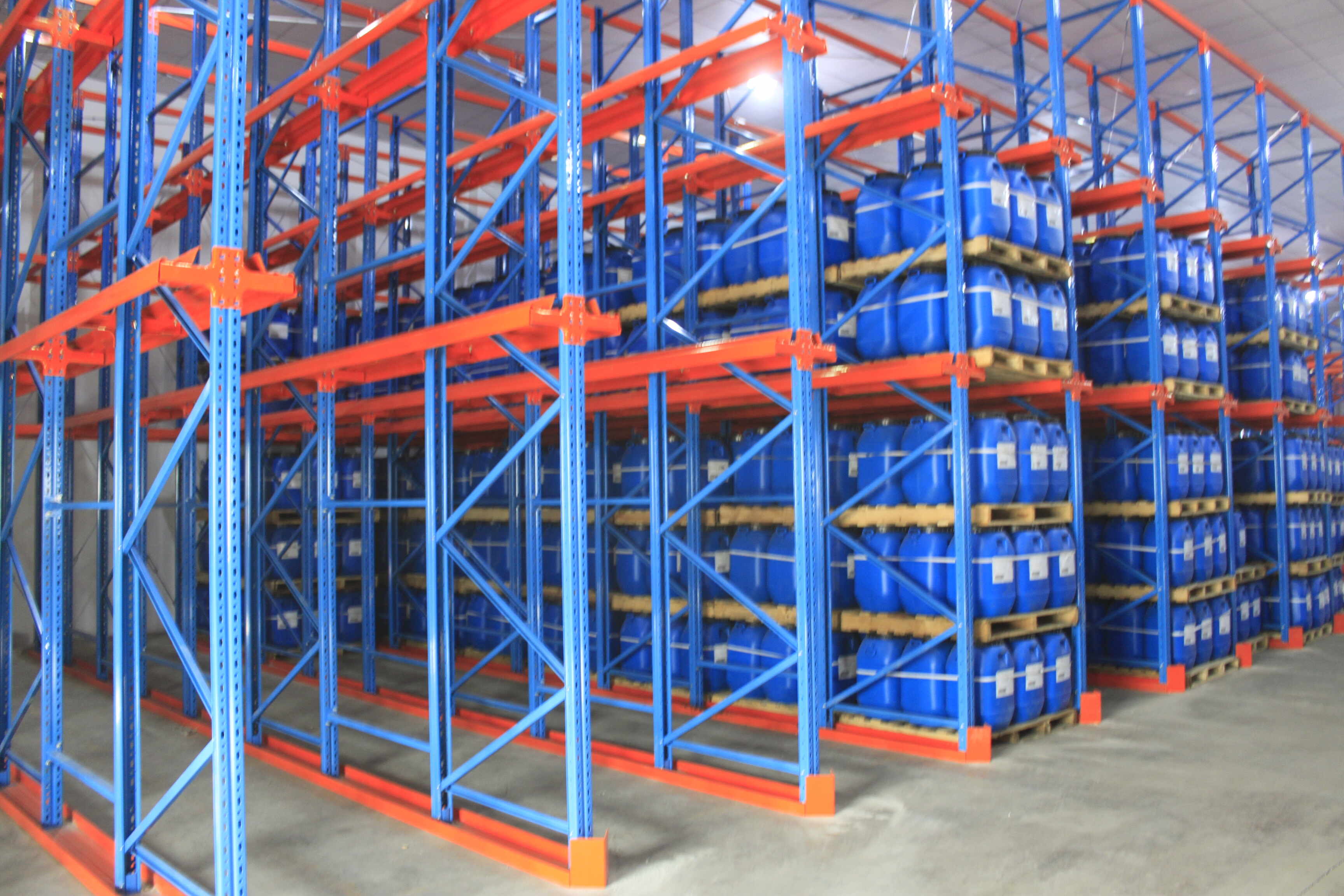 High-Density 5-Level Durable Drive-In Pallet Racking, Steel Storage Racking with Through Racking for Optimized Space Utilization
