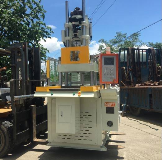 Máquina de fundición automática de fibra de carbono vertical de alta eficiencia con doble deslizamiento