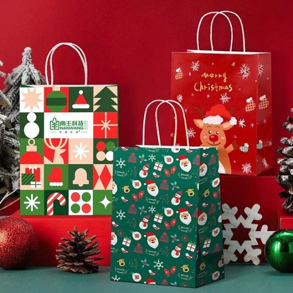 Custom Printing Paper Merry Christmas Gift Bag With Handle For Shopping