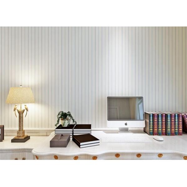 Белые и голубые обои Стриппабле, среднеземноморской стиль живущей комнаты Стрипе