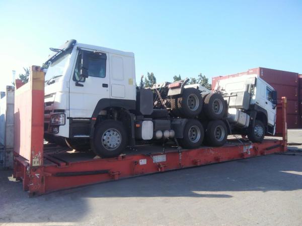 Sinotruck Excellent Condition Tractor Head HOWO Tractor Truck with Tubeless Tire Design