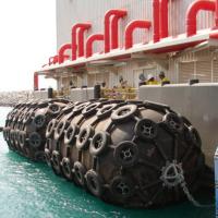 Para-choque de borracha Marine Yokohama Floating Fender do barco a pouca distância do mar da plataforma