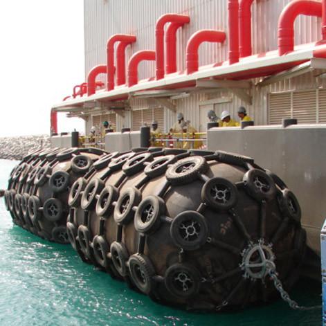 50KPa / 80Kpa Pneumatic Rubber Fender With Tire Sheath Type To Ship Protection