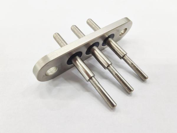 Electroless Nickel Plating Single Seal Terminals 30A 600V Temp Resistance Terminal Fixation Bolts