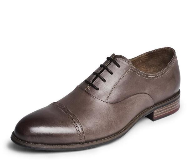As sapatas de vestido redondas dos homens da forma do dedo do pé, atam acima sapatas do OEM Brown escuro Oxford
