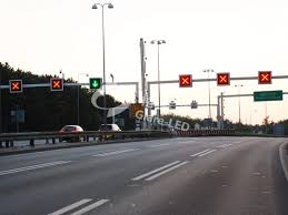 High-Brightness LED Lane Control Sign with Waterproof and Dustproof Design for Real-Time Traffic Information