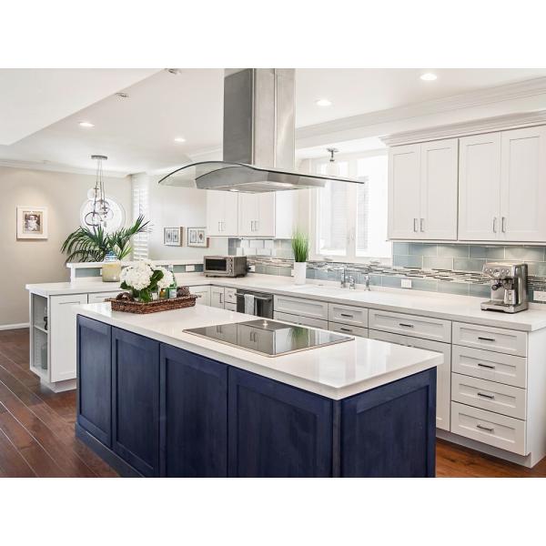 Durable Lacquer Shaker Style Kitchen Cabinet for Moisture Resistance in Villa Kitchen