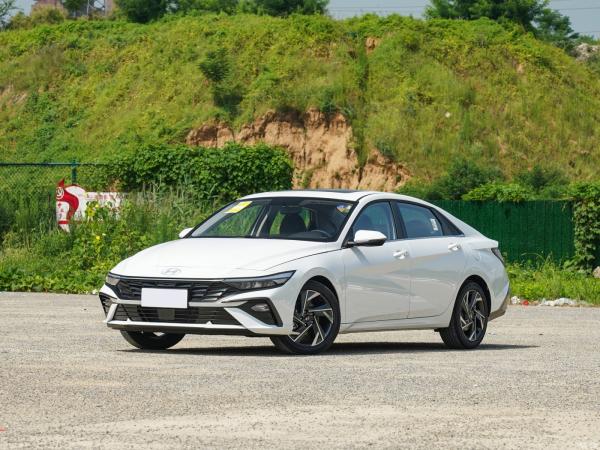 Alto consumo de combustível Sedan de gasolina com 4 portas para suas necessidades